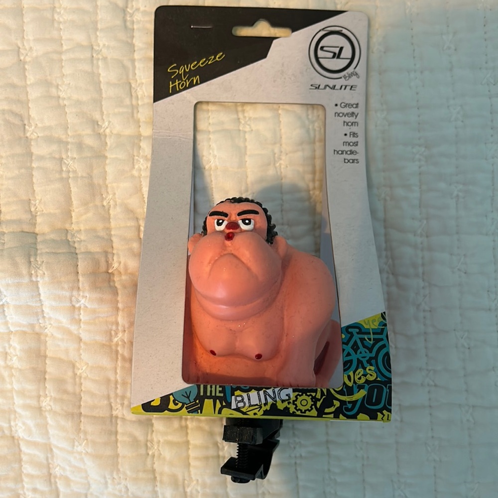 Sumo wrestler squeeze horn